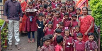 सरस्वती विद्या मंदिर येथील विद्यार्थ्यांनी बनवले सीड बॉल