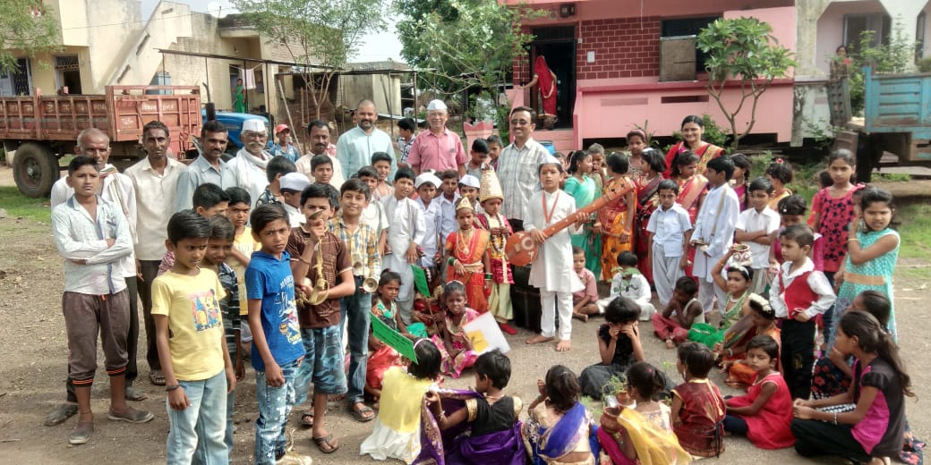आषाढी एकादशी निमित्ताने वृक्ष दिंडी वारकरी संप्रदाय मिरवणूक