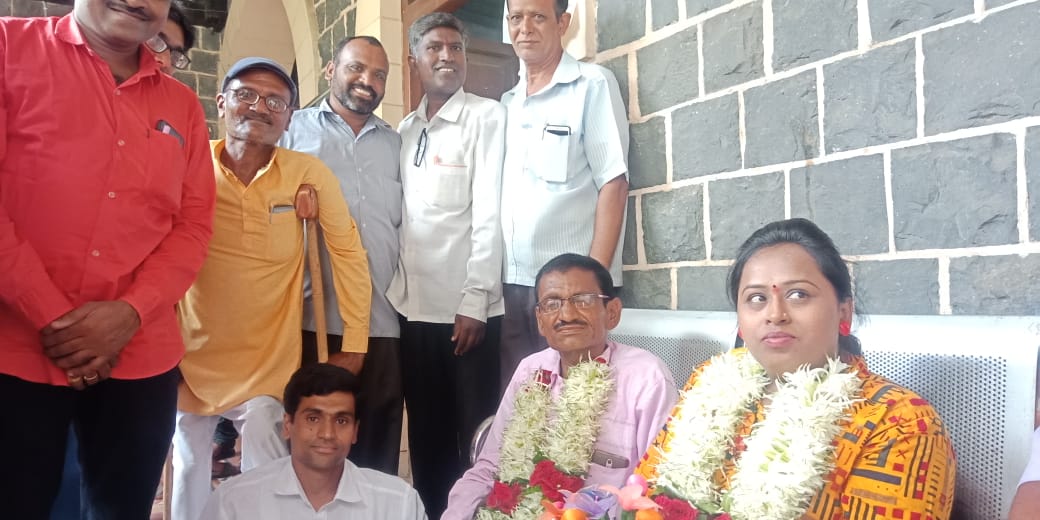 जिल्हाधिकारी कार्यालयात पार पडला दिव्यांग जोडप्याचा आदर्श विवाह