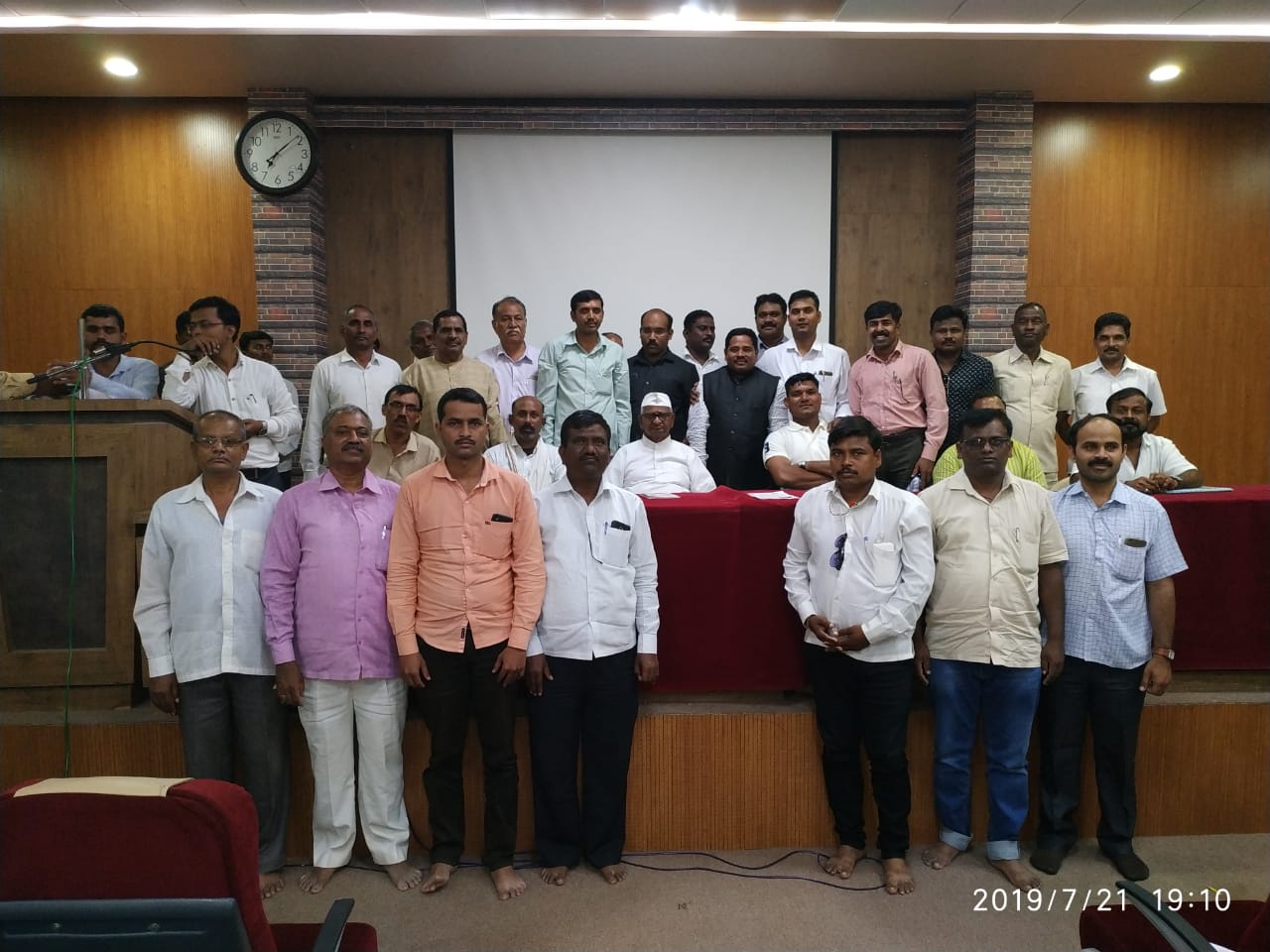 माहिती अधिकार कार्यकर्ते यांचा राळेगणसिद्धी येथुन मा.आण्णा हजारे यांच्या उपस्थितीत भ्रष्टाचार विरुद्ध एल्गार