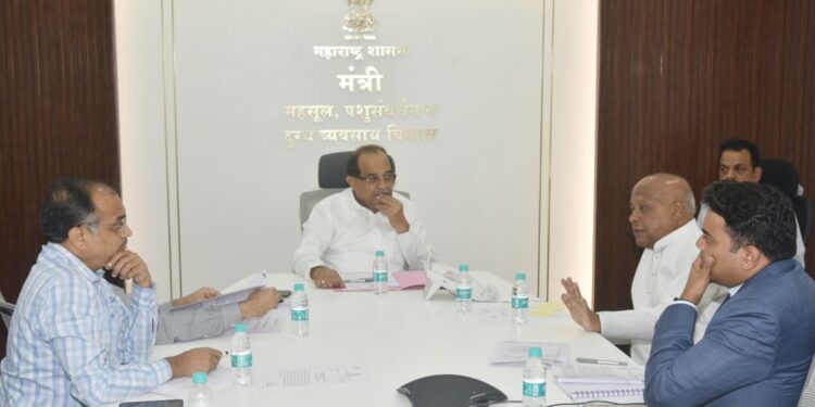 उद्योगांना लागणाऱ्या जमिनी अकृषिक करण्याच्या प्रक्रियेत सुलभता आणणार – महसूल मंत्री राधाकृष्ण विखे पाटील