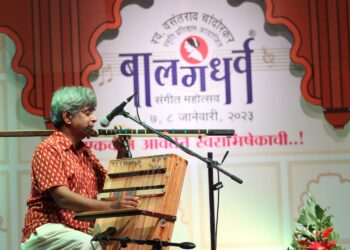 चित्रवेणूच्या आविष्कारासह शास्त्रीय-उपशास्त्रीय संगिताची अनुभूती
