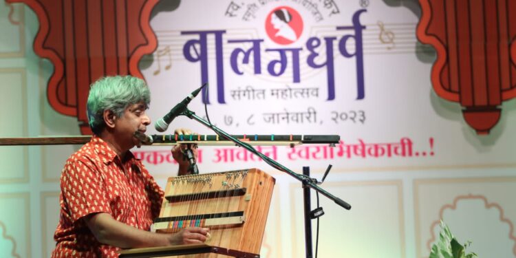 चित्रवेणूच्या आविष्कारासह शास्त्रीय-उपशास्त्रीय संगिताची अनुभूती