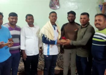 स्वा.सै.पं.ध.थेपडे विद्यालय एन सी सी कॅडेटचा माजी विद्यार्थी आकाश जाधव याचा सत्कार