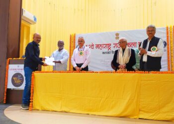 विजय जैन यांच्या “प्लास्टिक प्रदूषण” विषयावरील पोस्टर ला राज्य शासनाचा पुरस्कार!