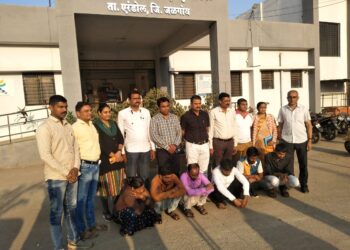 उद्योजकाकडे आठ लाखांची खंडणीची मागणी