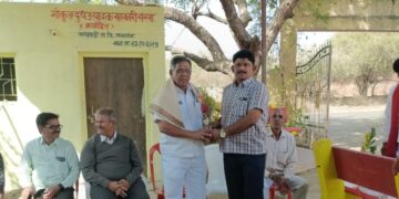 वसंतवाडी येथे रमेश पाटील यांचा सत्कार