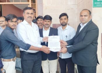 बि. कॉम. विद्यार्थ्यांच्या निकालाबाबत मासुच्या वतीने कबचौ उमवीच्या परिक्षा नियंत्रक यांना निवेदन
