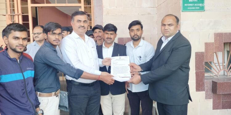 बि. कॉम. विद्यार्थ्यांच्या निकालाबाबत मासुच्या वतीने कबचौ उमवीच्या परिक्षा नियंत्रक यांना निवेदन
