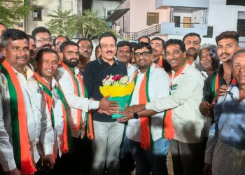 लोहारा येथील प्रसिद्ध उद्योजक राहुल कटारिया यांचा कार्यकर्त्यांसह भाजपमध्ये प्रवेश