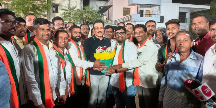 लोहारा येथील प्रसिद्ध उद्योजक राहुल कटारिया यांचा कार्यकर्त्यांसह भाजपमध्ये प्रवेश