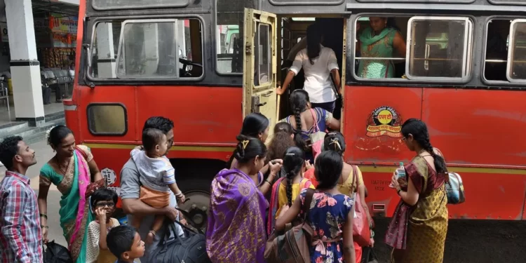 S.T. महामंडळ होणार स्मार्ट; प्रवाशांना ‘या’ मशीनद्वारे मिळणार तिकीट
