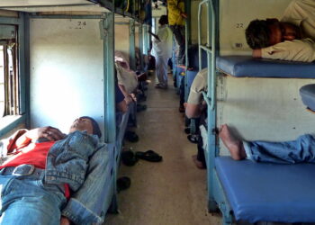 रेल्वे प्रवासात झोप पडली महागात, तब्बल ‘इतक्या’ कोटींचं सोनं गायब…