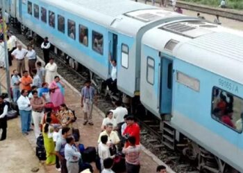 रेल्वेच्या ‘या’ सुविधांवर  जेष्ठ नागरिकांची तीव्र नाराजी…
