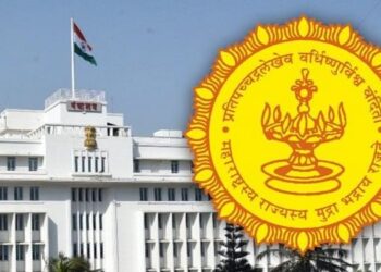 महाराष्ट्र दिनाला गैरहजर अंगलट आले; ‘या’ महापालिकेच्या कर्मचाऱ्यांवर कारवाई, आयुक्तांचे आदेश