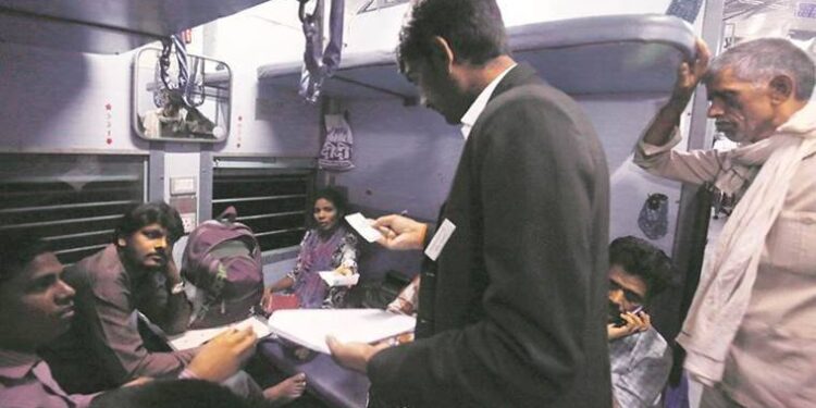 फुकट्या प्रवाशांवर मध्य रेल्वेच्या ‘या’ उपक्रमाच्या माध्यमातून राहणार करडी नजर….