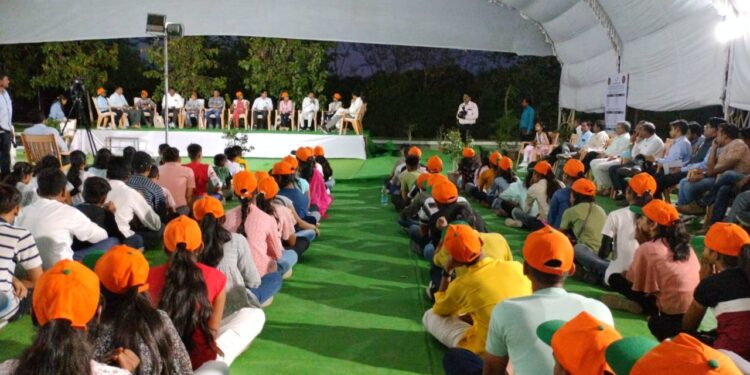 ‘फार्मर ते फॉर्च्युनर’ प्रेरणादायी प्रवास..!  शेतकऱ्यांनी उलगडला कृषिविकासाचा पट