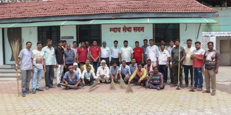 गांधी रिसर्च फाऊंडेशनची जिल्हा न्यायालयात स्वच्छता मोहीम