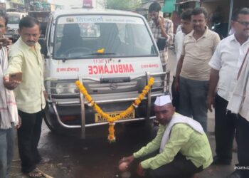 डॉ. सागर दादा गरुड यांच्या स्वखर्चाने लोहारा गावासाठी ॲम्बुलन्स उपलब्ध