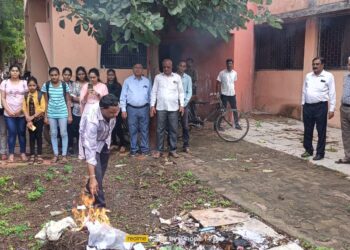 धनाजी नाना महाविद्यालय, फैजपुर देते अग्नि सुरक्षा प्रात्यक्षिक