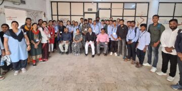 समाजकार्याच्या विद्यार्थ्यांची कौटुंबिक न्यायालयास भेट