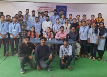 समाजकार्याच्या विद्यार्थ्यांची महिला व बालसहाय्यता कक्षास भेट
