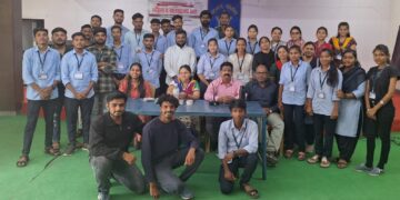 समाजकार्याच्या विद्यार्थ्यांची महिला व बालसहाय्यता कक्षास भेट