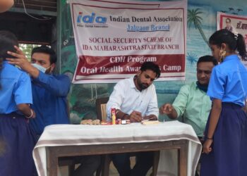 लोहारा येथे मुलींचे मोफत आरोग्य व दंत तपासणी शिबिर संपन्न;२२८ विद्यार्थिनींनी घेतला आरोग्य शिबिराचा लाभ