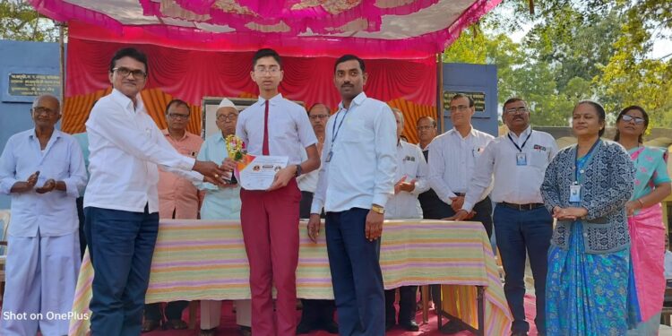 कै.आचार्य बापूसाहेब गजाननराव गरुड यांच्या स्मृतिपित्यर्थ लोहारा विद्यालयात आंतर शालेय वकृत्व स्पर्धा संपन्न!