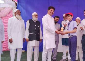 जिकरा इंग्लिश स्कूल शाळेत गणित दिना निमित्त विविध कार्यक्रमांचे आयोजन