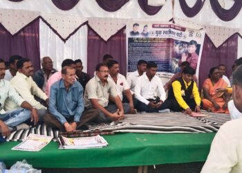 होमगार्ड व सैनिक यांच्या विविध मागण्यांकरिता युवा स्वाभिमान पार्टी जिल्हाध्यक्ष महेंद्रभाऊ पाटील यांच्या नेतृत्वात उपोषण सुरू
