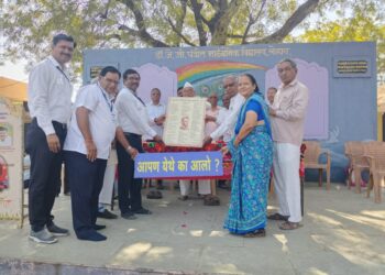 लोहारा विद्यालयाच्या वतीने नूतन स्थानिक सल्लागार समितीचा सत्कार