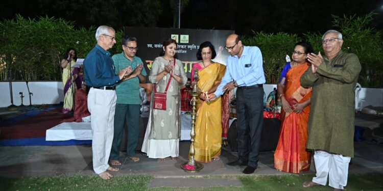 स्व. वसंतराव चांदोरकर स्मृती प्रतिष्ठान आयोजित सांज पाडवा एक मंत्रमुग्ध करणारा अनुभव
