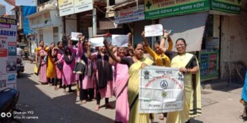 आशा सेविकांच्या हाती मतदान जनजागृतीची दोरी, मतदान करून उभारू, लोकशाहीची गुढी