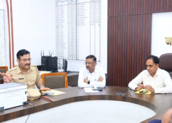 जिल्ह्यातील वाढते रस्ते अपघात थांबविण्यासाठी विविध उपाययोजना करणार-जिल्हाधिकारी आयुष प्रसाद