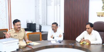 जिल्ह्यातील वाढते रस्ते अपघात थांबविण्यासाठी विविध उपाययोजना करणार-जिल्हाधिकारी आयुष प्रसाद