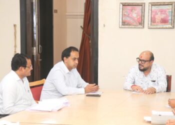 महावितरणच्या तारा चोरी प्रकरणी ताबडतोब गुन्हे नोंदवा ; पालकमंत्री गुलाबराव पाटील यांचे पोलिसांना निर्देश
