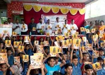 श्रीराम विद्यालयात विद्यार्थ्यांना २ हजार वह्यांचे वाटप