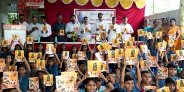 श्रीराम विद्यालयात विद्यार्थ्यांना २ हजार वह्यांचे वाटप