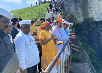 आनंद वार्ता : गारबर्डी धरण भरल्याने व्यक्त केली कृतज्ञता, जलपूजन करून मानले ‘सुकी’माईचे आभार