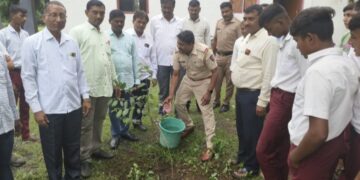 लोहारा पोलीस दूरक्षेत्र परिसरात वृक्षारोपण
