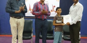 योगासना स्पर्धेत अनुभूती स्कूलच्या विवेक सूर्यवंशी याला सिल्वर मॅडेल