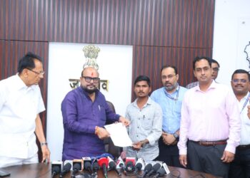“मुख्यमंत्री युवा कार्य प्रशिक्षण योजना”;4 लाभार्थ्यांना पालकमंत्री यांच्या हस्ते दिले कार्य प्रशिक्षण आदेश