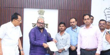 “मुख्यमंत्री युवा कार्य प्रशिक्षण योजना”;4 लाभार्थ्यांना पालकमंत्री यांच्या हस्ते दिले कार्य प्रशिक्षण आदेश