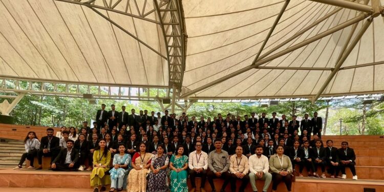 आयएमआरच्या १३५ विद्यार्थ्यांचा इन्फोसिस पुणे येथे उद्योग दौरा