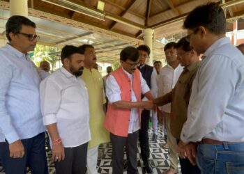 चाळीसगाव येथील बंजारा समाजाच्या तीन अभियत्यांनी केला शिवसेना उद्धव बाळासाहेब ठाकरे गटात प्रवेश