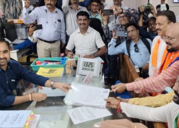 सुमारे २० हजार जनसागराच्या साक्षीने शिवसेना नेते ना. गुलाबराव पाटलांचा अर्ज दाखल