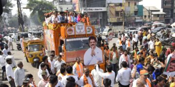 भारतमाता,वंदेमातरमच्या जयघोषात हजारो कार्यकर्त्यांच्या उपस्थितीत महायुतीचे उमेदवार आ.सुरेश भोळे यांचा उमेदवारी अर्ज दाखल