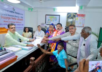 महाशक्तीच्या साक्षीने रक्तदान करून अनिल चौधरींनी दाखल केला उमेदवारी अर्ज!