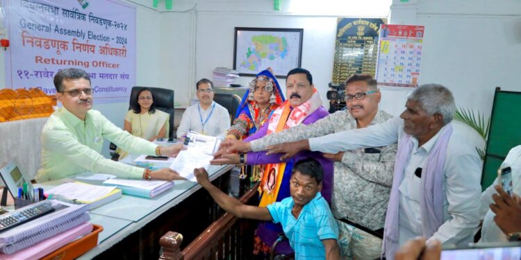 महाशक्तीच्या साक्षीने रक्तदान करून अनिल चौधरींनी दाखल केला उमेदवारी अर्ज!